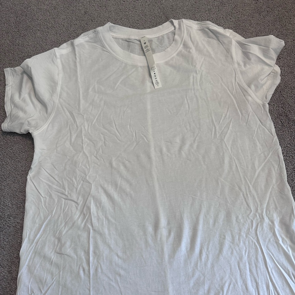 Lululemon White T size 6. Worn once